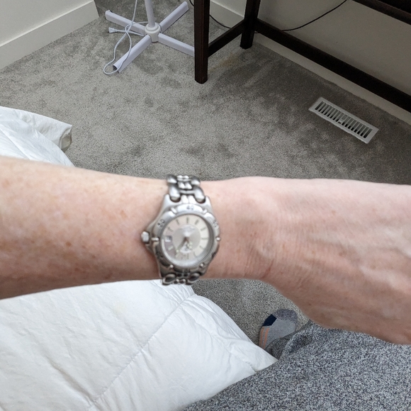 Woman's watch Bugatchi - Picture 7 of 8